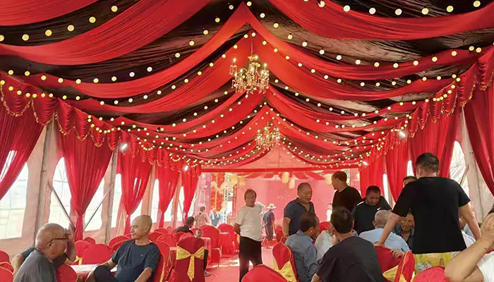 Namiot typu push-and-pull na bankiet przy winie rewolucjonizuje doznania kulinarne na świeżym powietrzu